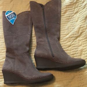 BareTraps Onessa 6.5 Suede fleece lined boots